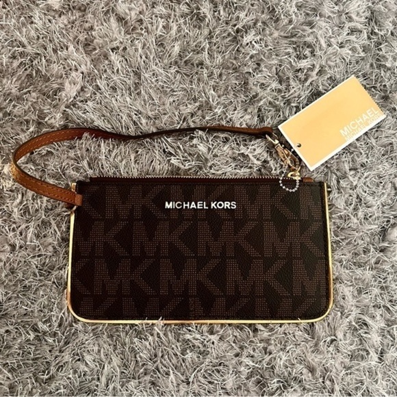 MICHAEL Michael Kors Handbags - #038 🥀 NWT | Michael Kors Specchio JetSet Travel Wristlet